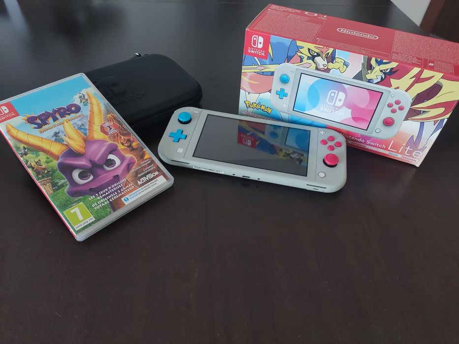 Nintendo Switch Lite Pokemon Sword and Shield+Spyro