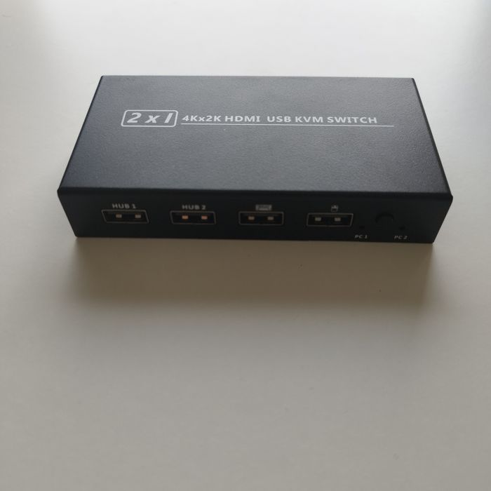Switch KVM HDMI 4K USB - Controle 2 PCs com um só teclado e rato