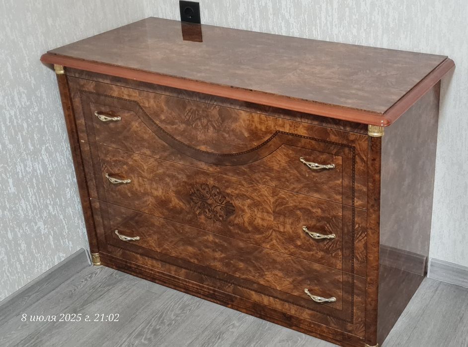 Комод б/у производства Италии