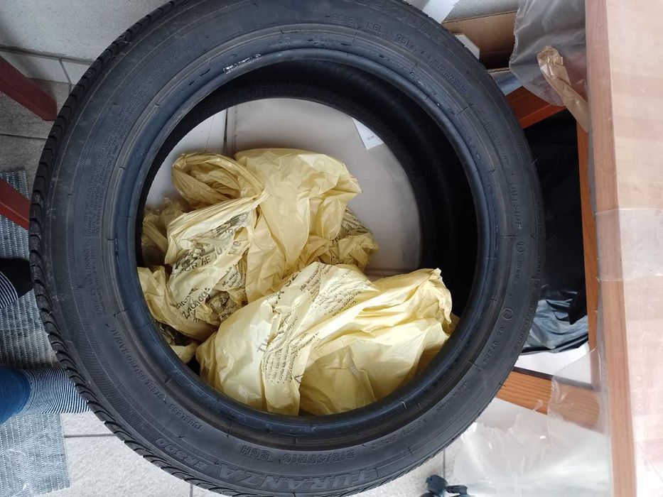 Opony zimowe Bridgestone używane 1 sezon w bardzo dobrym stanie