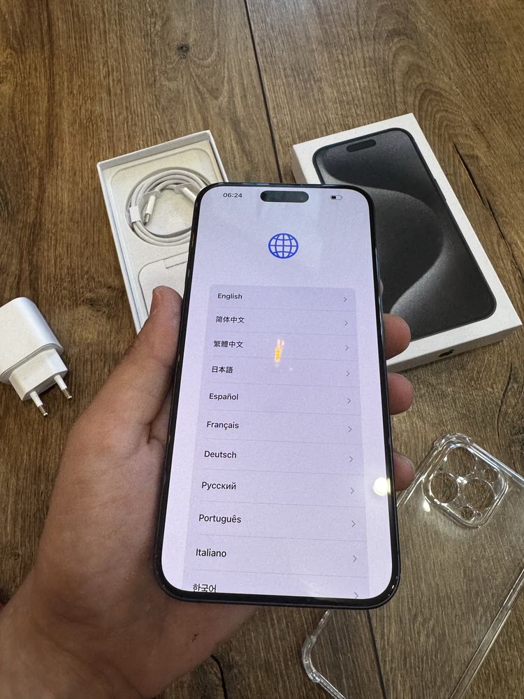Iphone 15 pro max практически новый