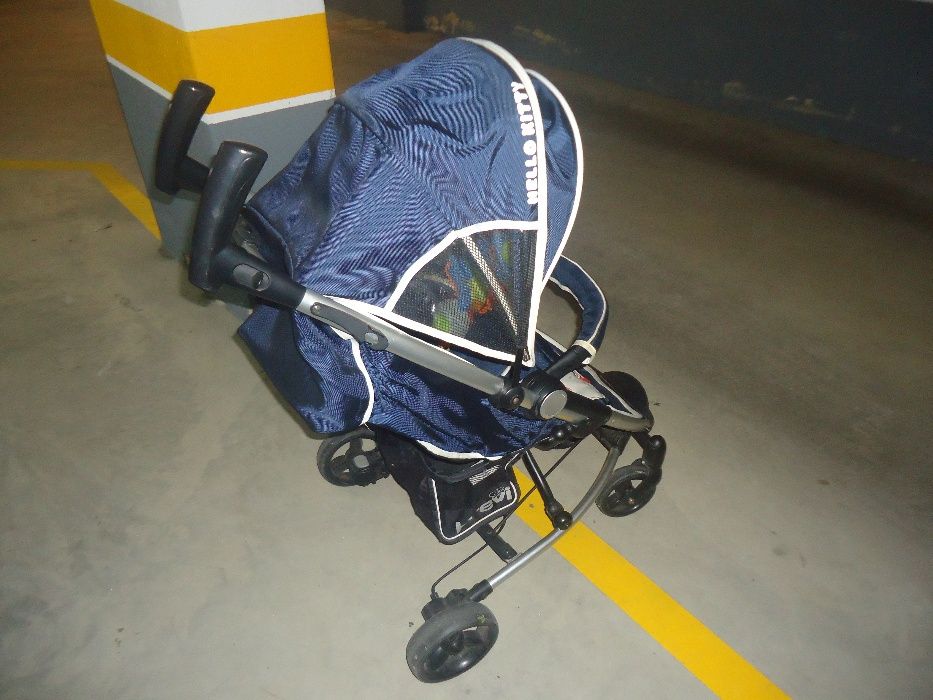 Vende-se carrinho de bébé