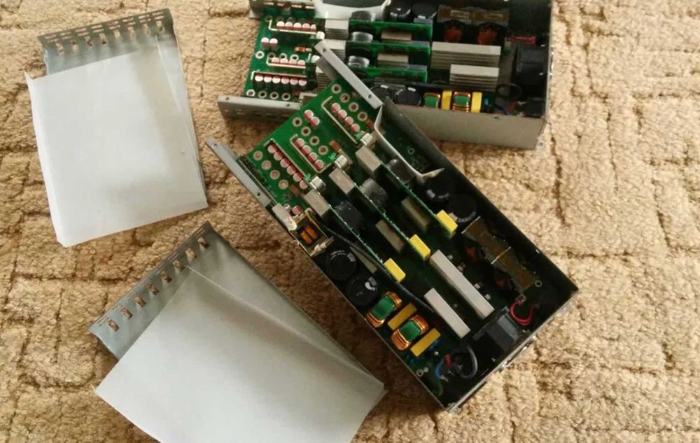 Блок живлення +13.7в 150а 2200вт під ремонт, не включається.