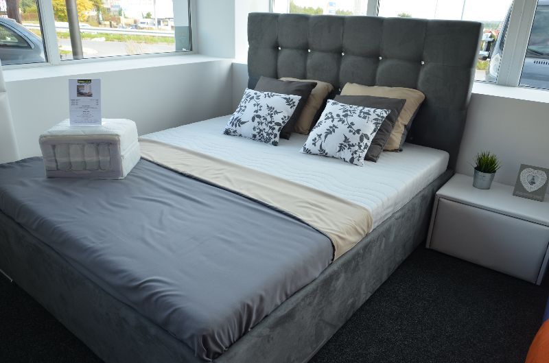 HIT !! Model łóżka Grey 160 x 200 z materacem i stelażem !!!