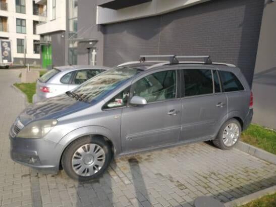 Opel Zafira B 2005r