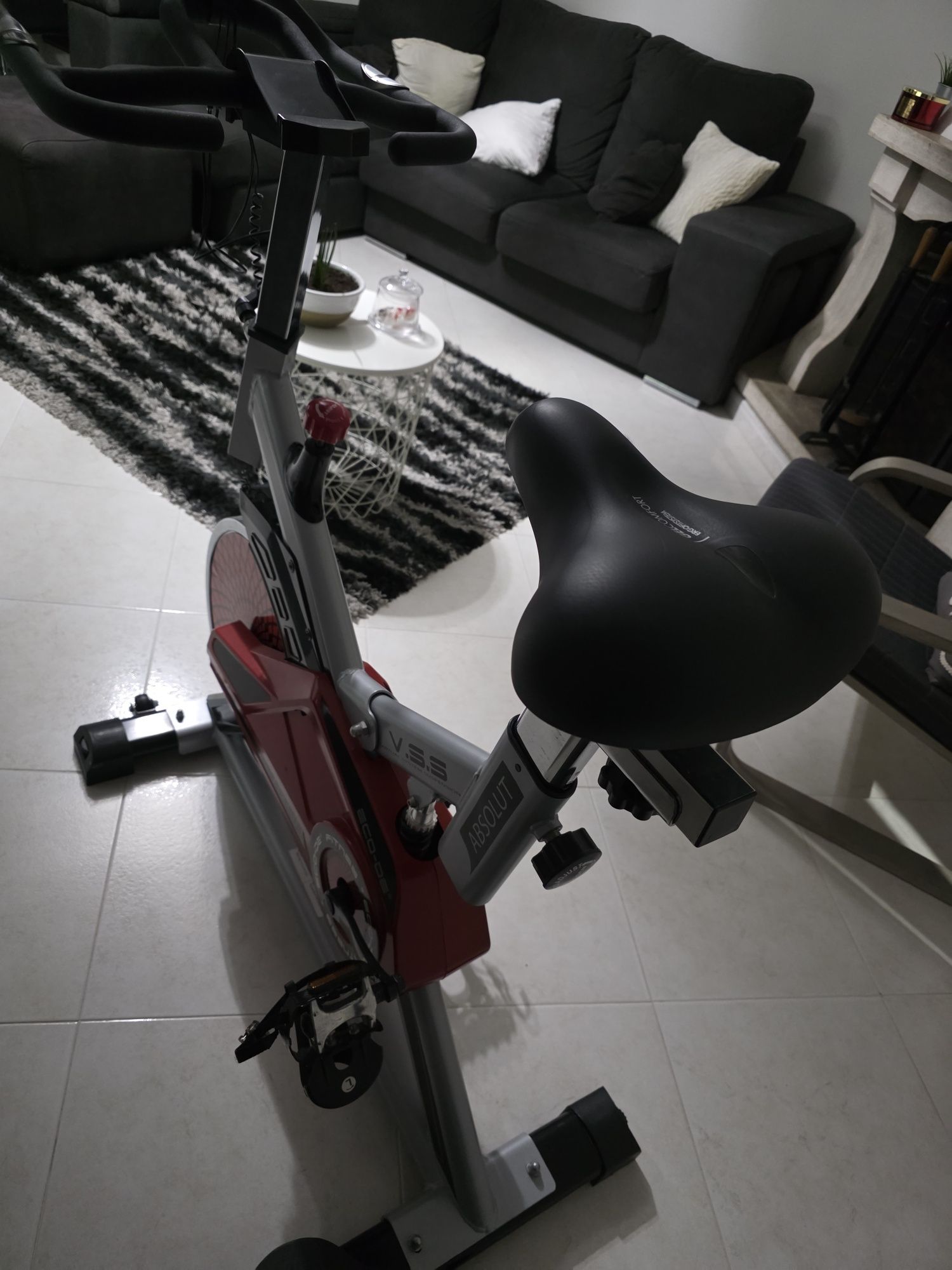 Bicicleta estática ginásio