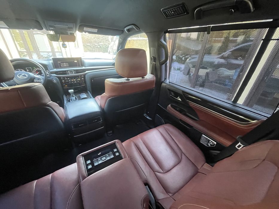 Продам официальный автомобиль Lexus LX 450
