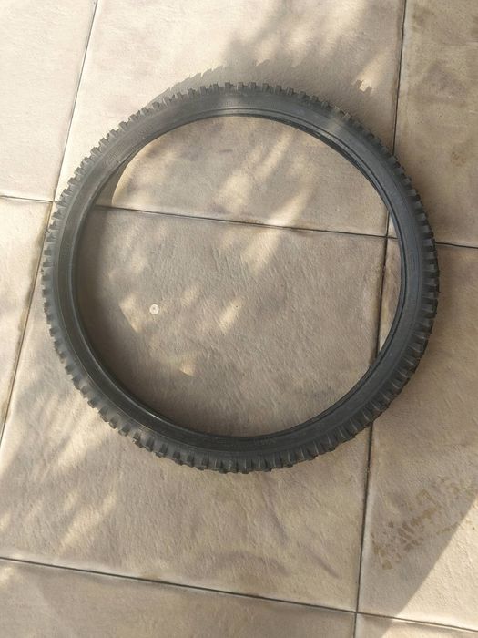Opona 26 x 2.1 Vee Rubber