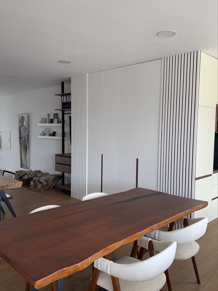 Mesa de madeira rustica com epoxy