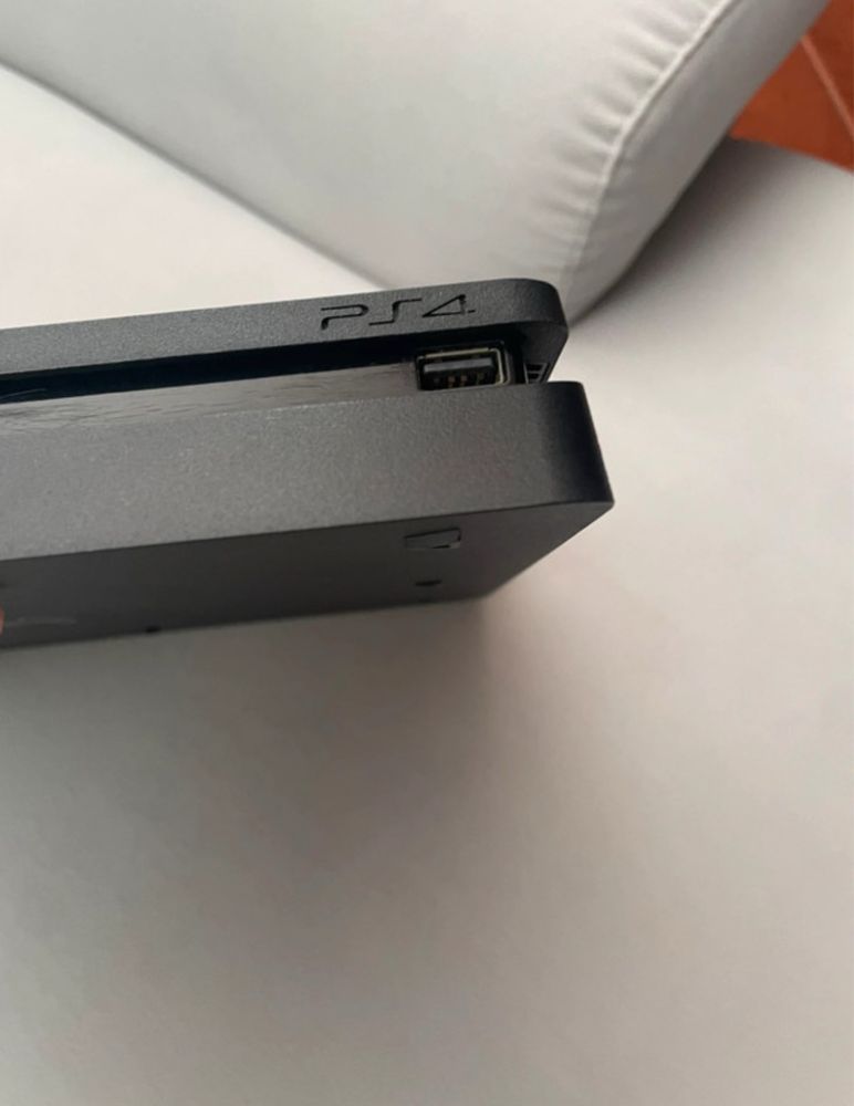 Consola Ps4 + 1 comando + auscultador gaming