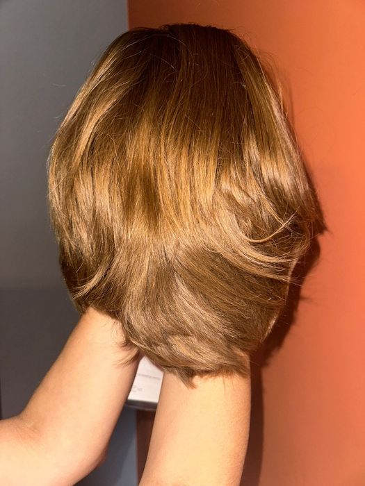 Peruki damskie z naturalnych wlosow. Peruka tylko przymierzaona nigdy