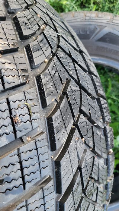 Opony zimowe  Good Year 235/55/R18