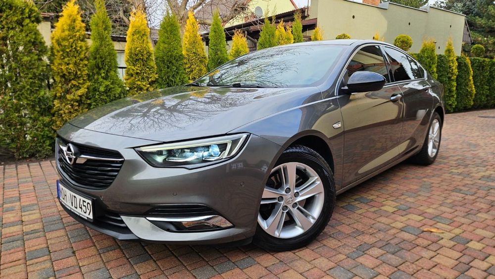 Opel Insignia Bogata wersja wyposażenia Niski przebieg