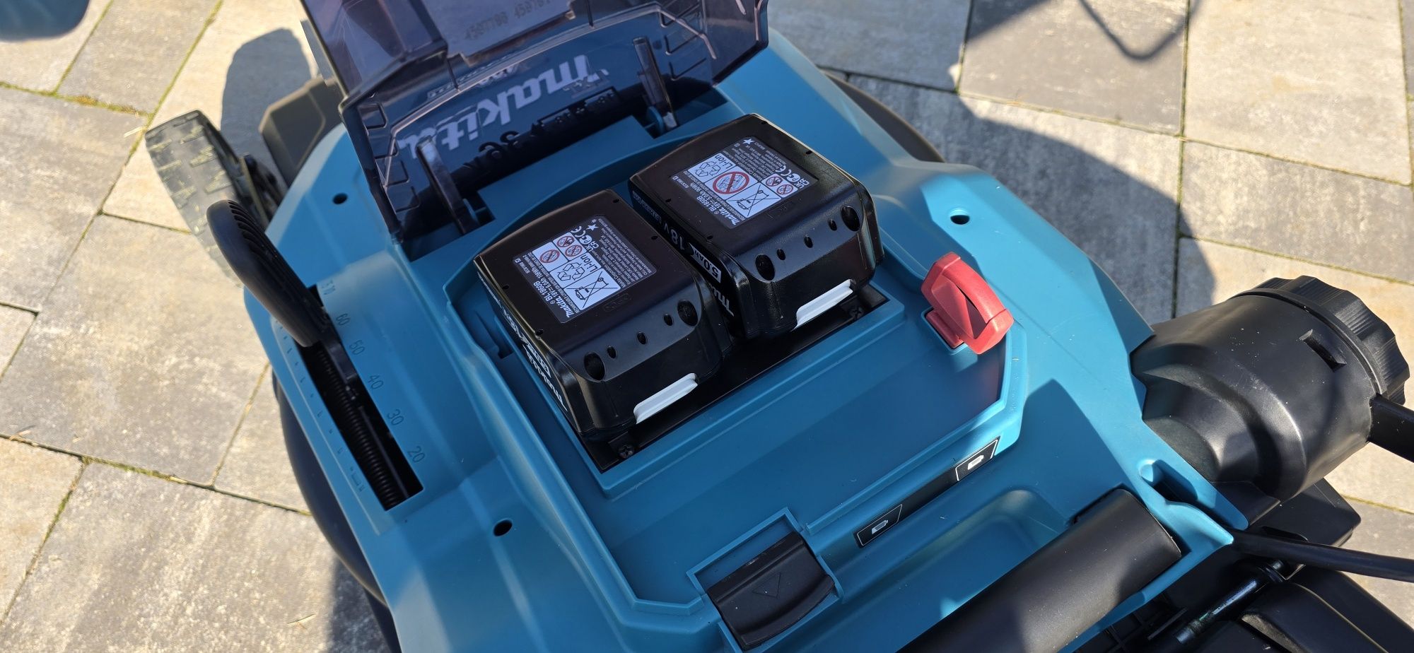 Акумуляторна газонокосарка Makita DLM432CT2