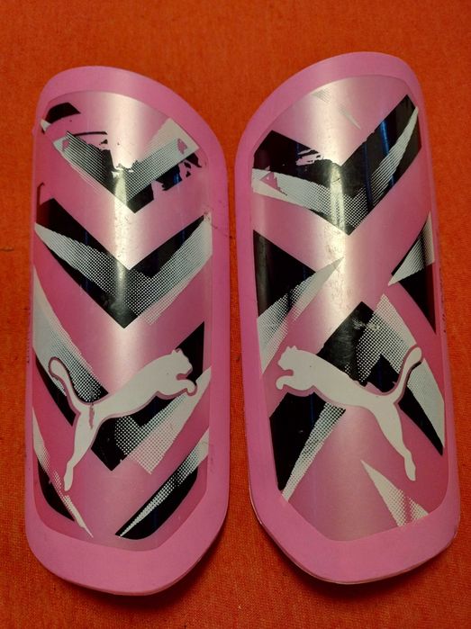 Puma Ochraniacze pilkarskie ultra light z skarpetami na ochraniacze