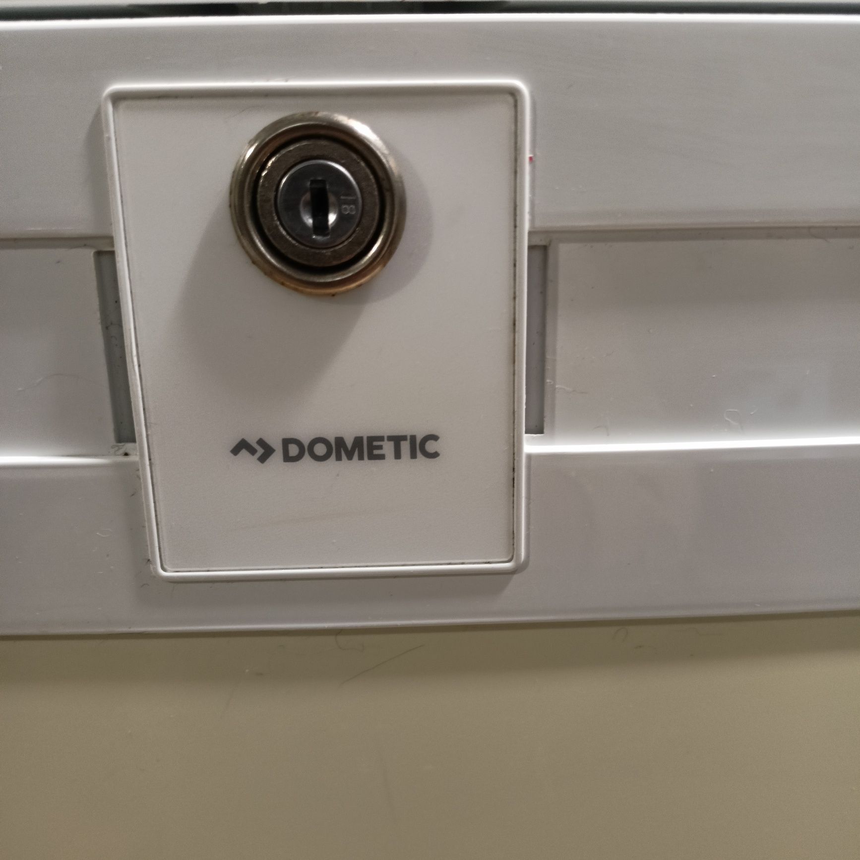Chłodziarka medyczna,turystyczna absorpcyjna Dometic DSH20-60.
