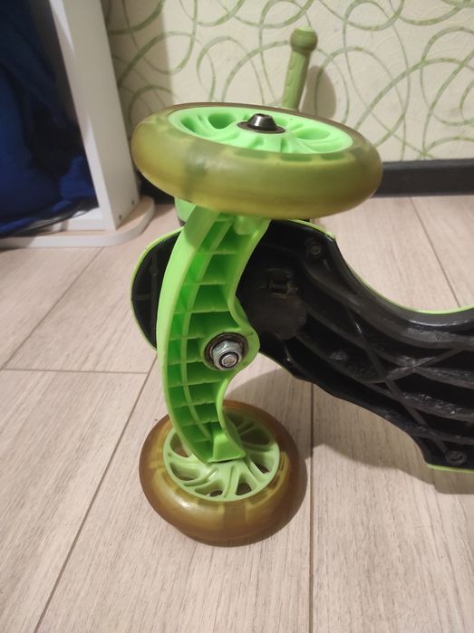 Самокат детский светящийся