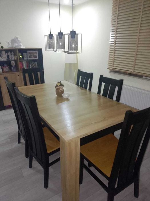 Sprzedam stół z krzesłami