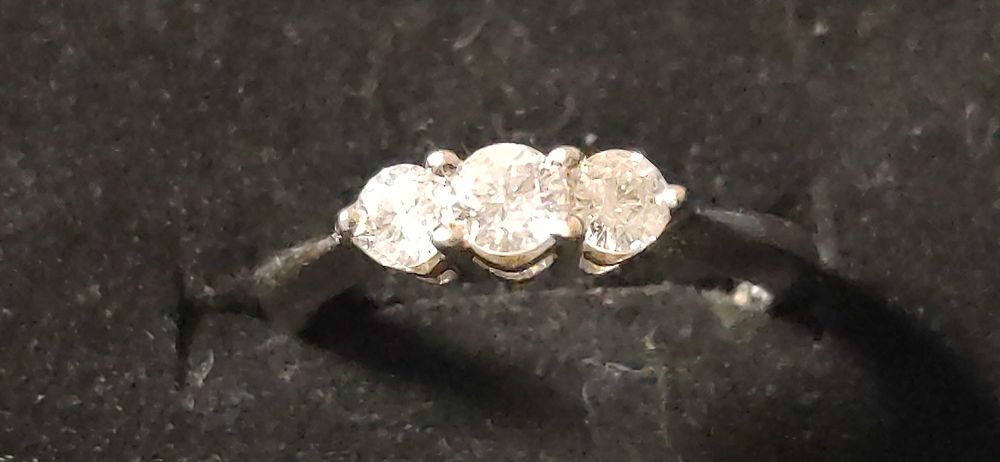 Złoty pierścionek z brylantami 0.50ct, certyfikat