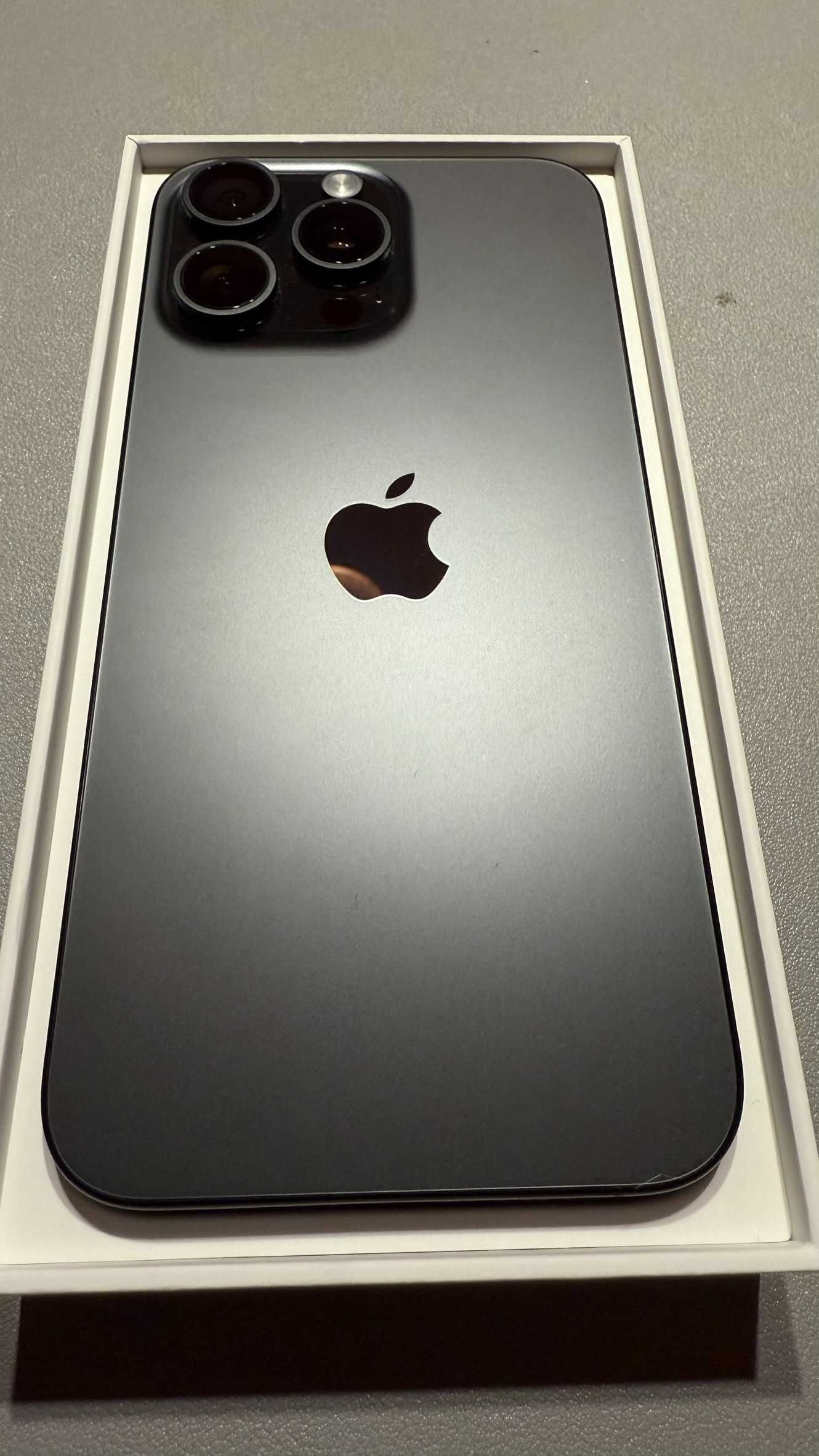 iPhone 15 Pro Max Black Titanium 256Gb, полный комплект, SIM+ESIM