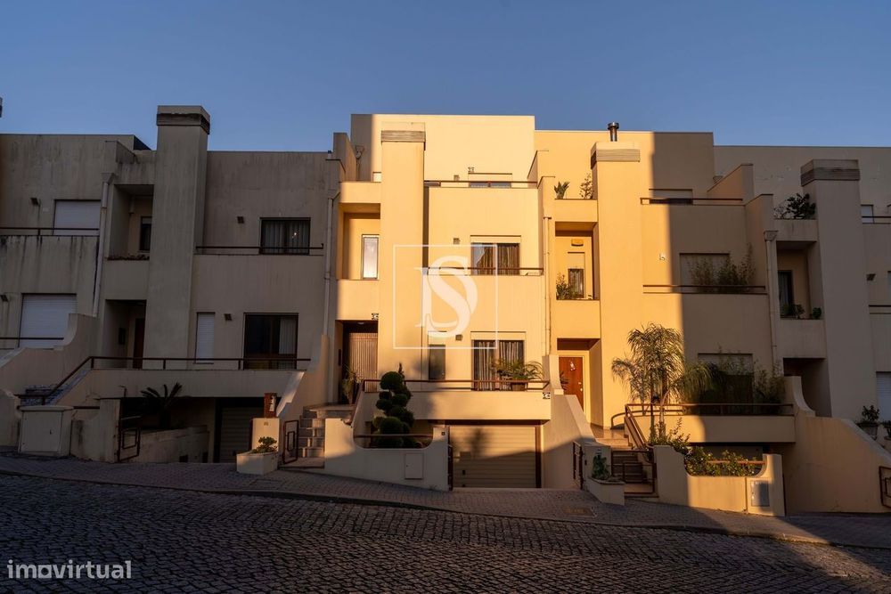 Moradia T6, RENOVADA, junto ao Centro da Cidade