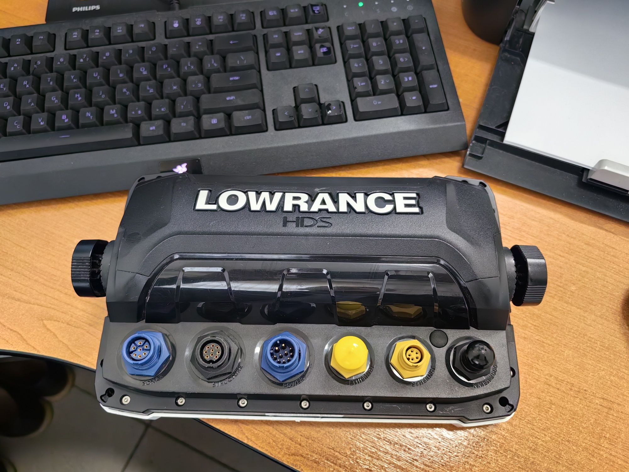 Продам Lowrance HDS 9 GEN2 Touch