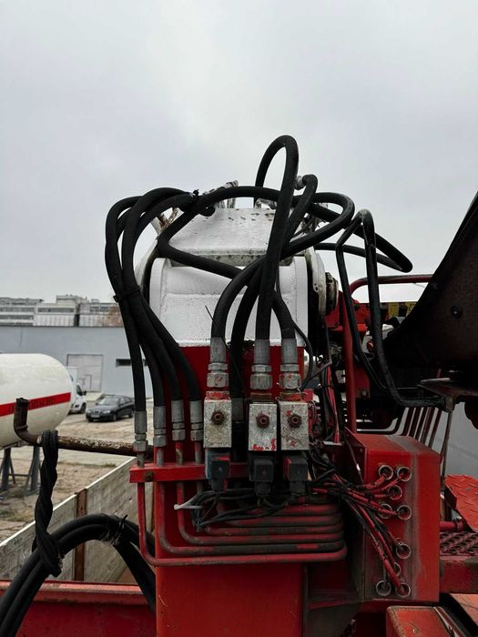 Полуприцеп с манипулятором