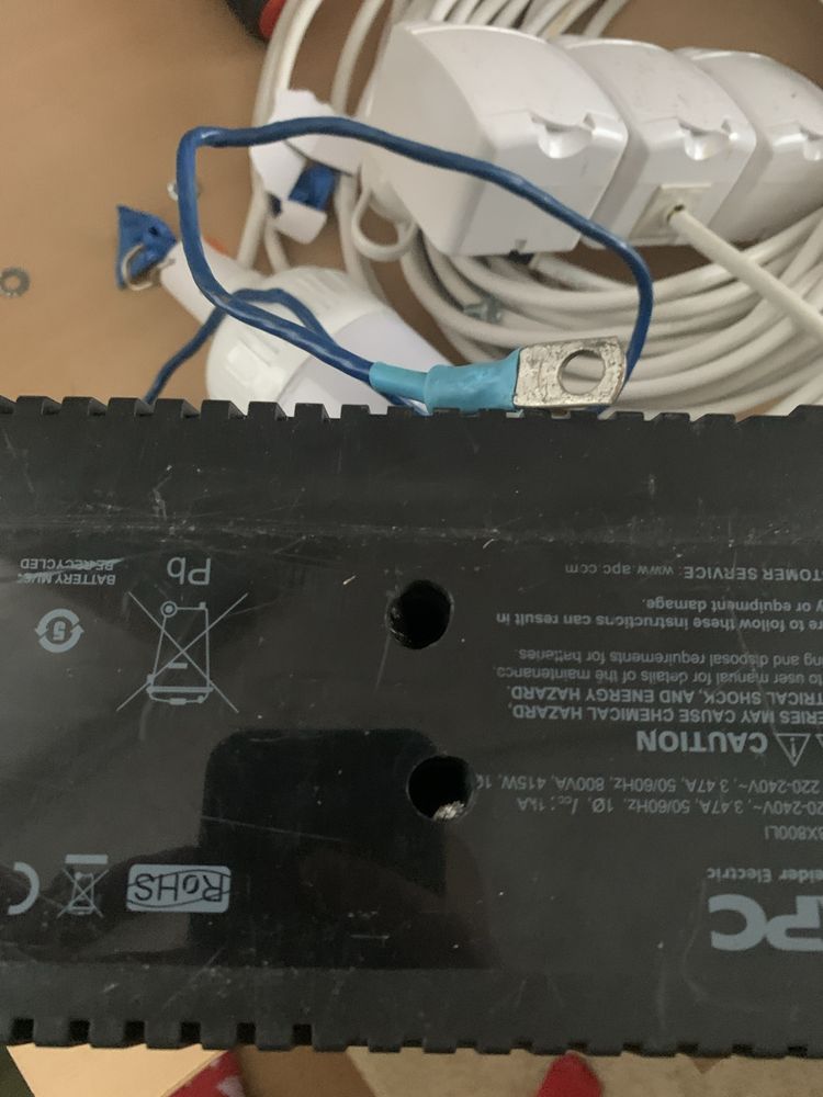 Безперебійник APC back-UPS 800