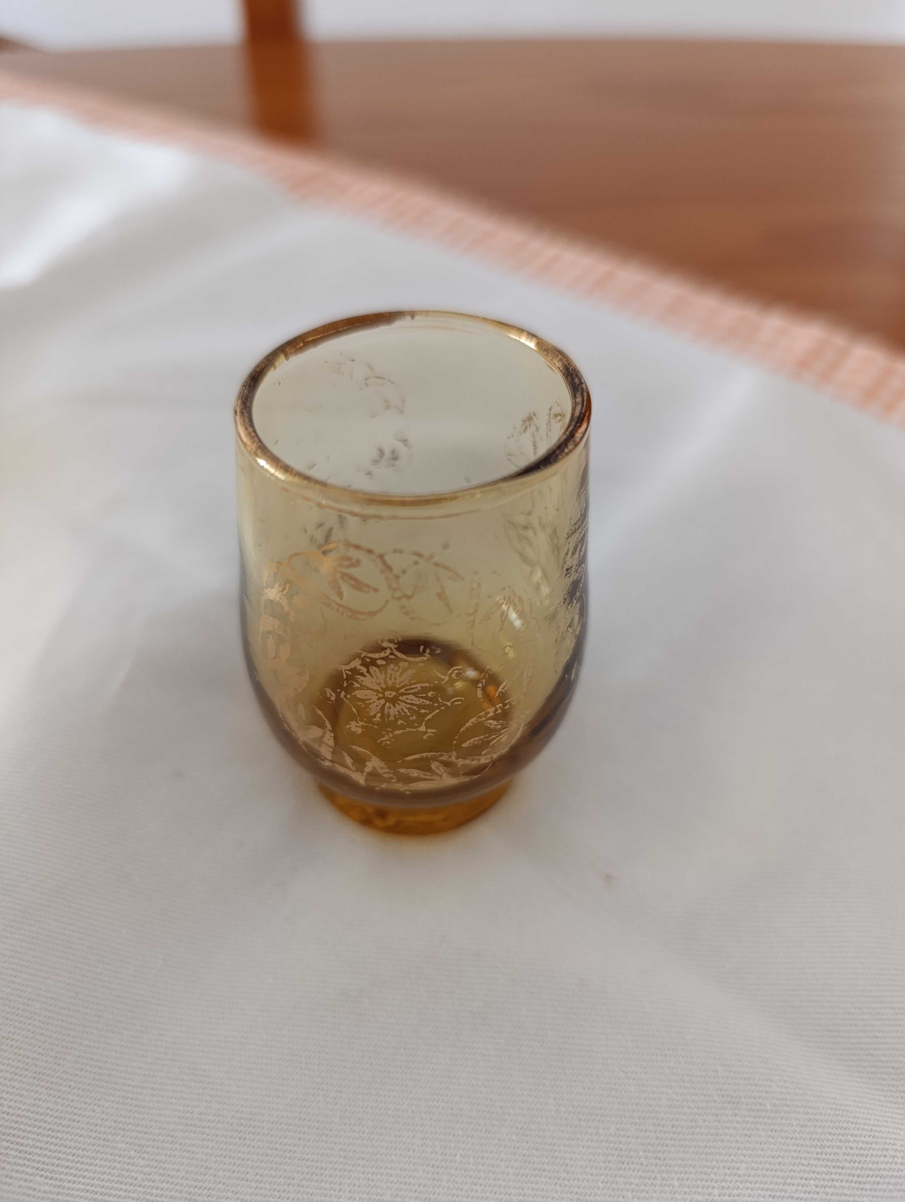 Conjunto de copos e garrafa vidro