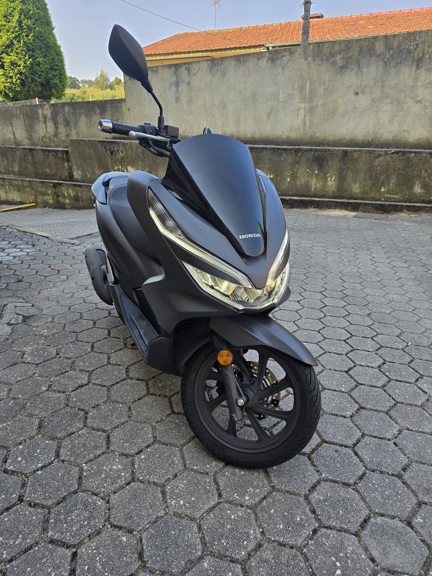 Honda PCX 125 como nova