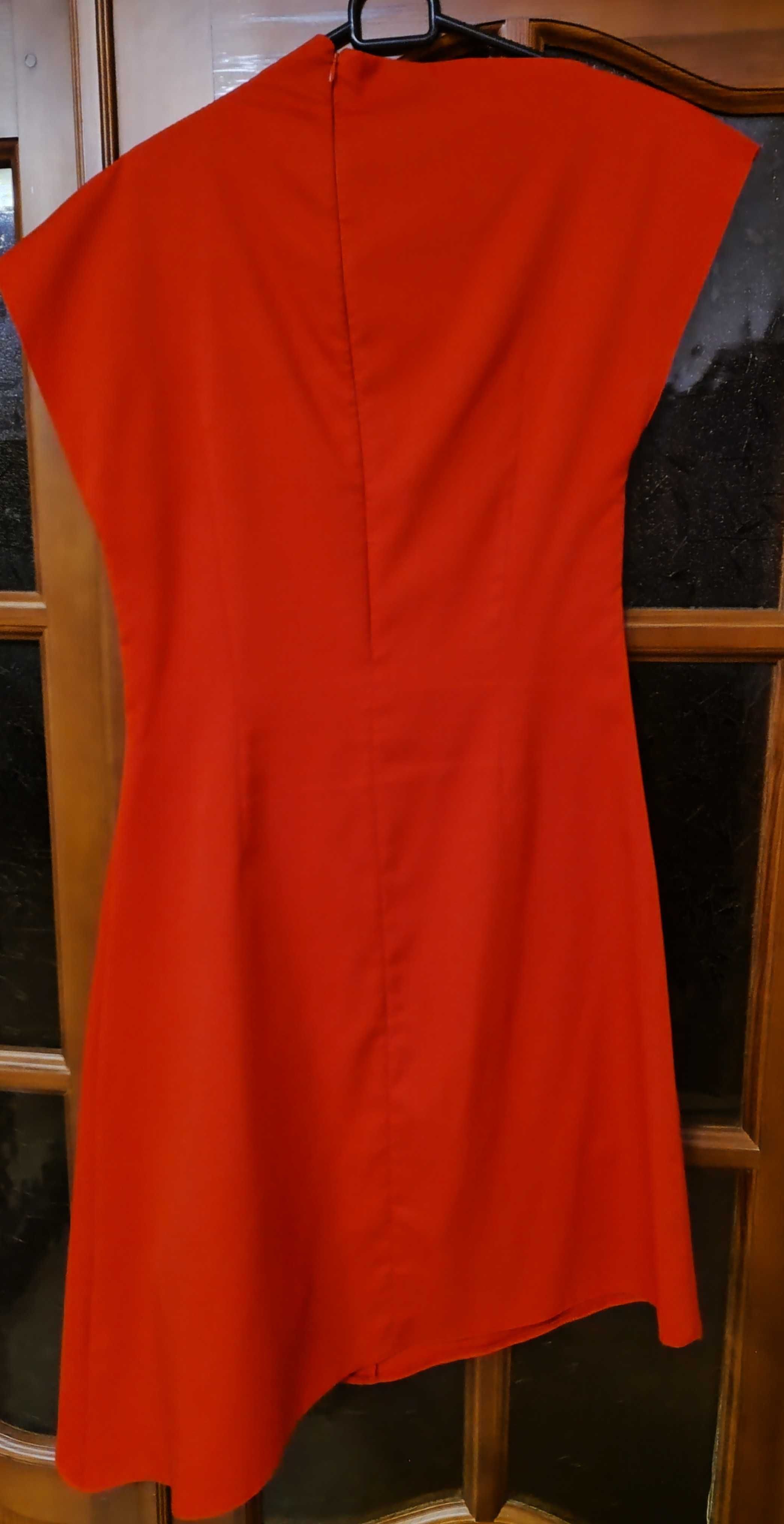 Продається червона сукня р.46