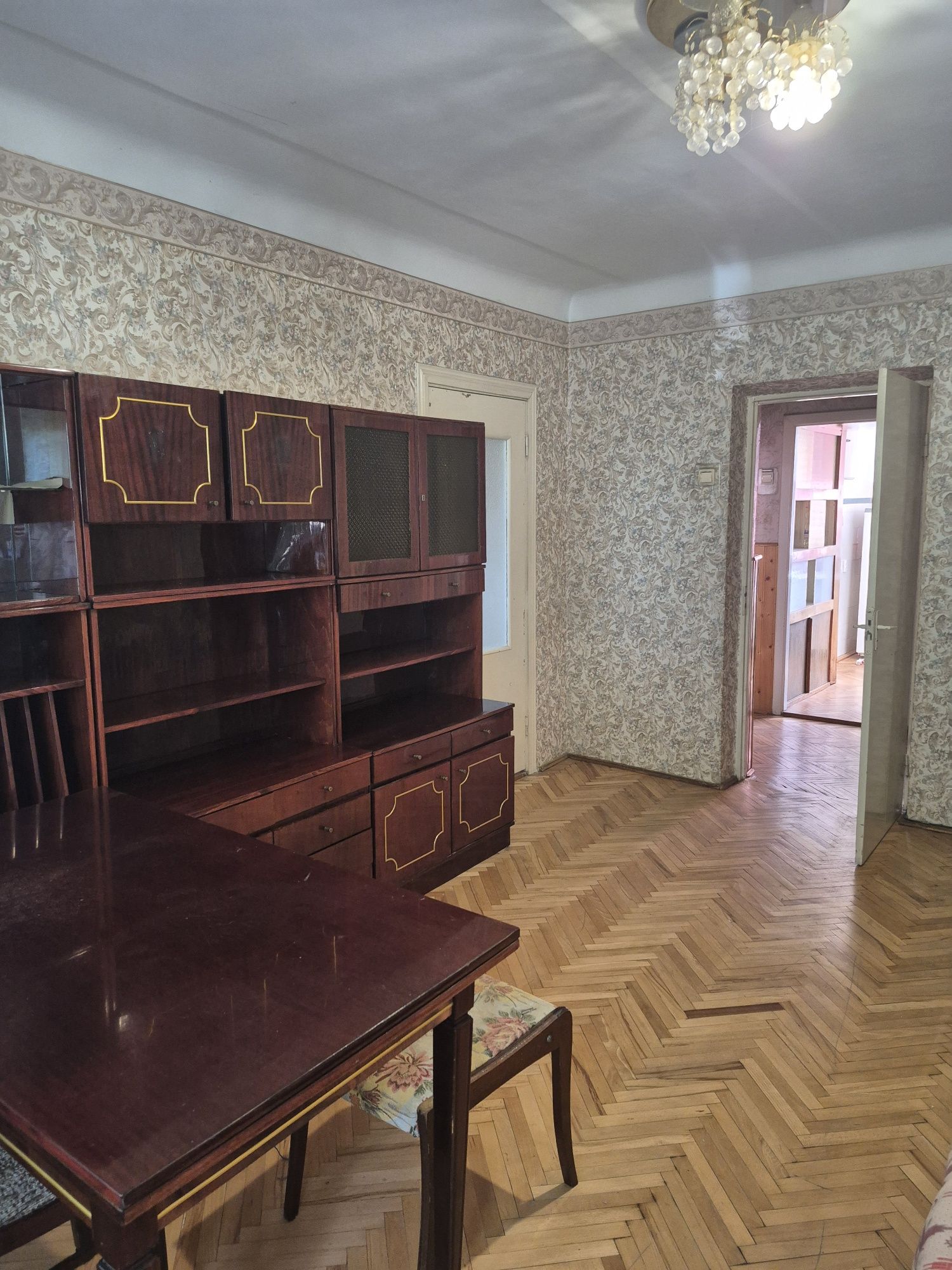 1к вул.Незалежності( кінотеатр Космос), і/о