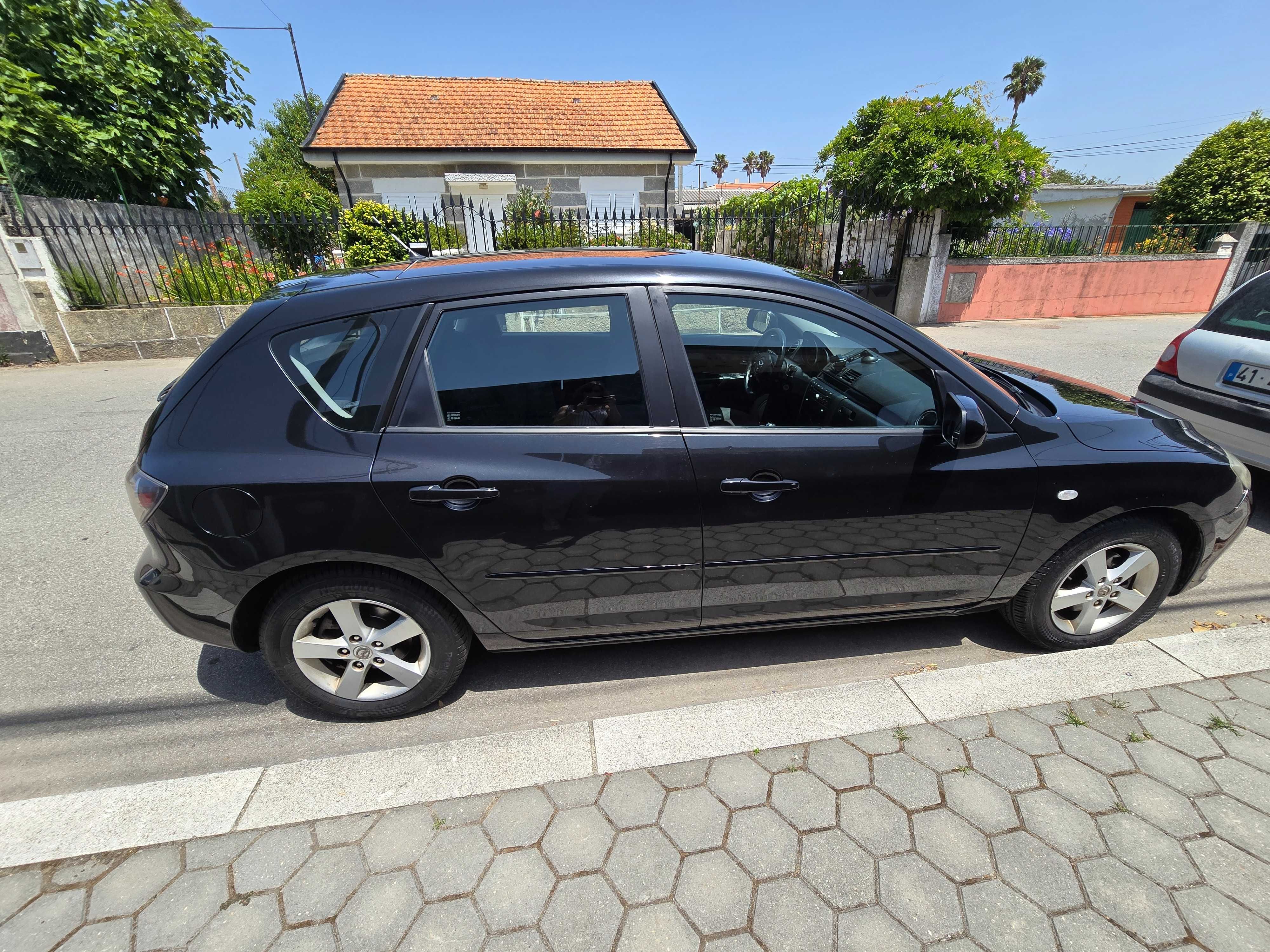 Viatura Mazda 3.