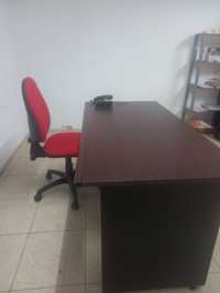 Secretária com oferta da cadeira. Secretaria 160 comp.  80largura , al