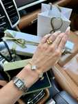 В наличии браслет Van Cleef Arples Alhambra Ван Клиф перламутр золото
