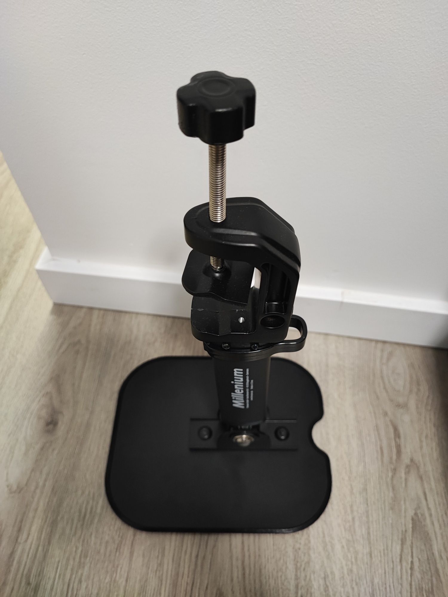 Suporte para Monitor/Colunas