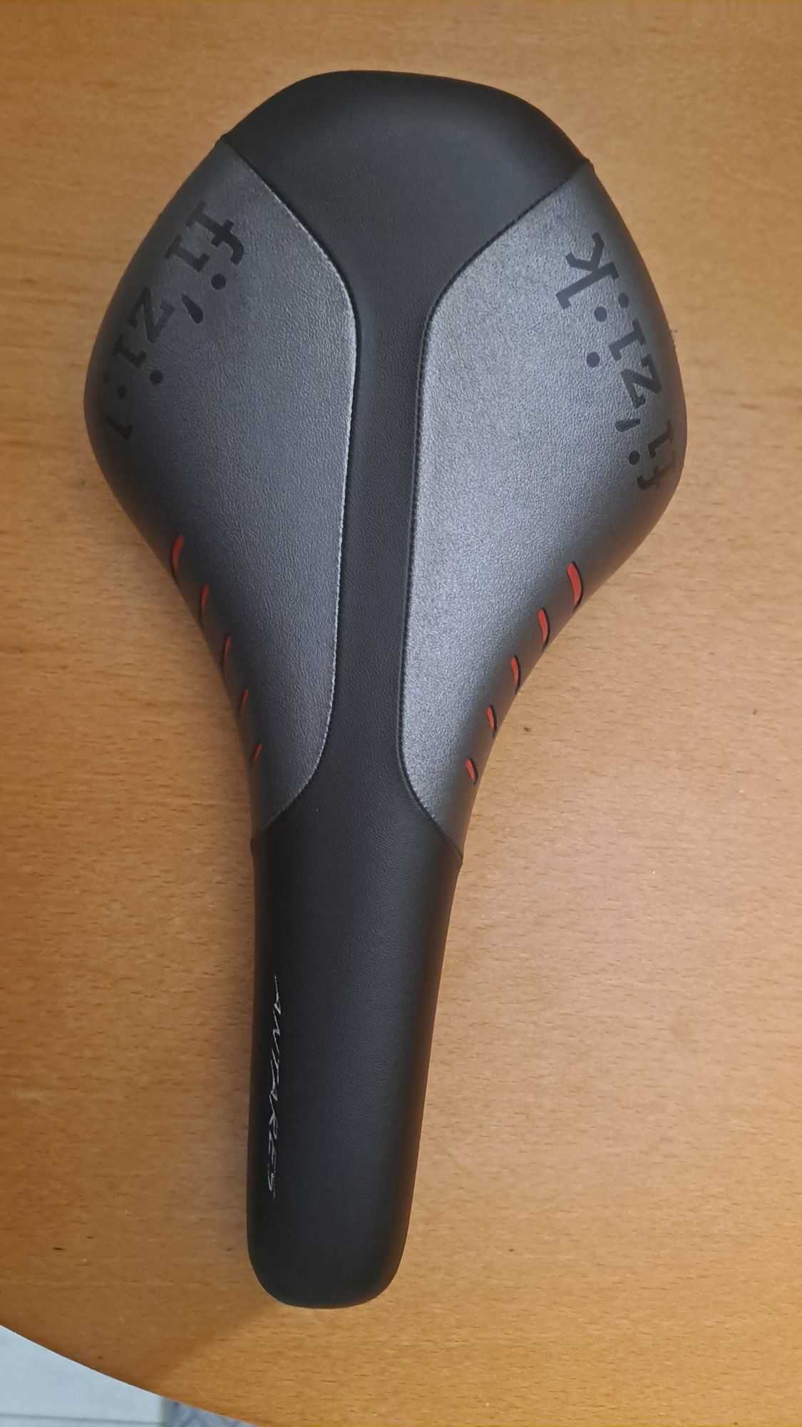 Siodełko fizik antares r5 szare