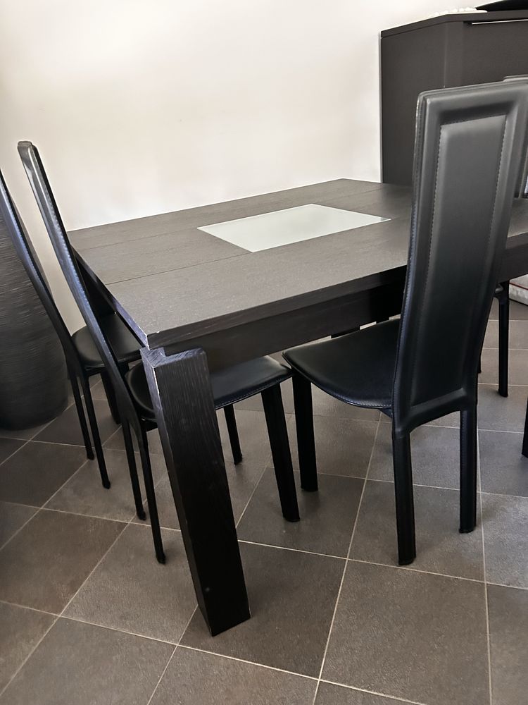 Mesa de Jantar e 4 Cadeiras