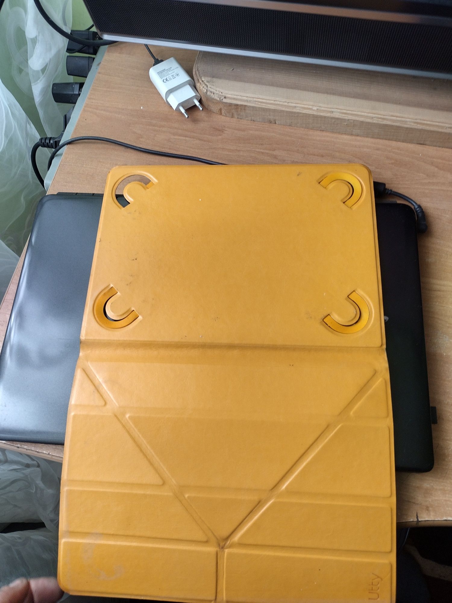 На запчастини планшет 10.1" Trekstor Volks 2/16Gb 4 ядра 8000mAh