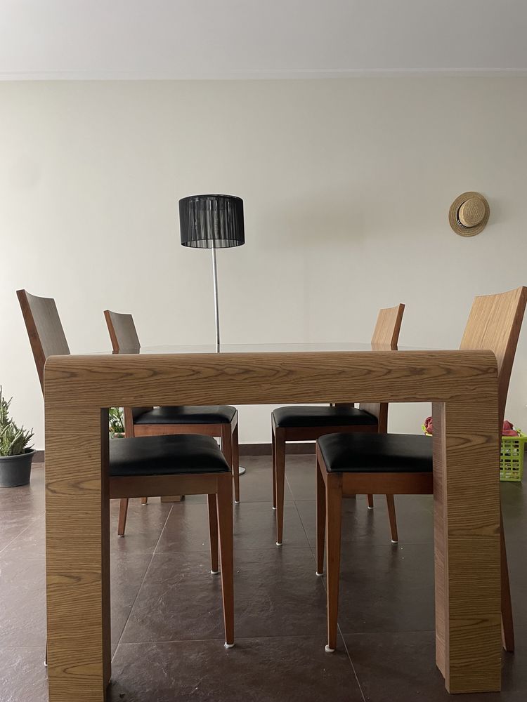 Mesa Sala de jantar em madeira de cerejeira + 4 cadeiras