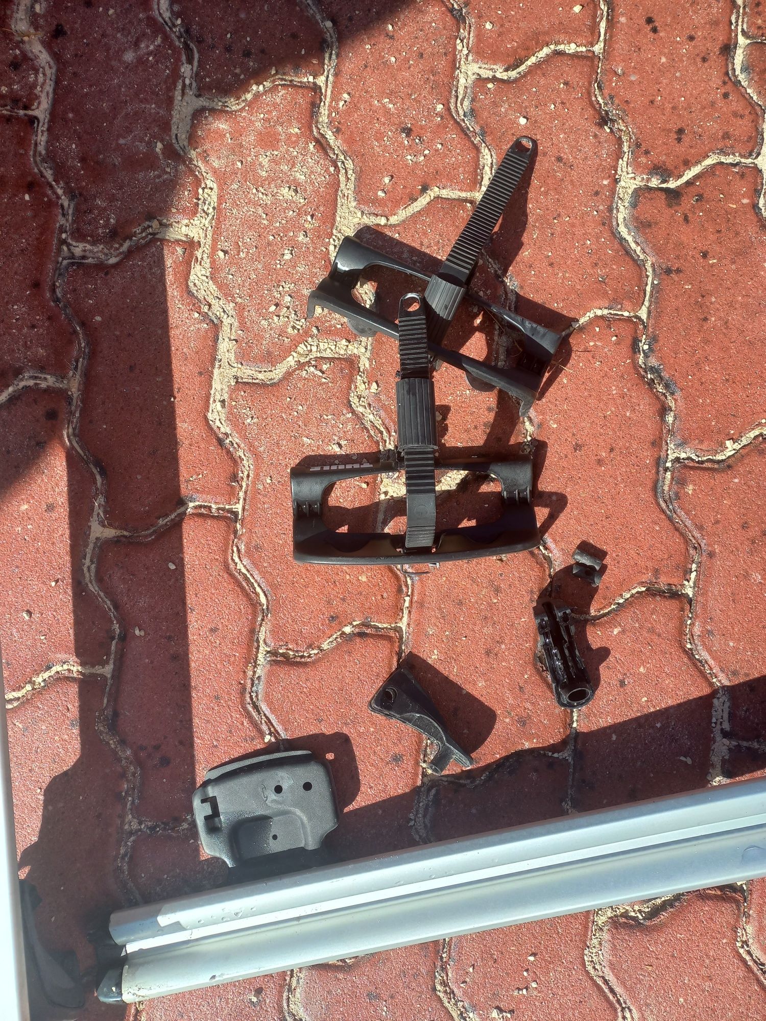 Peças THULE conjunto danificado, vendo por peças