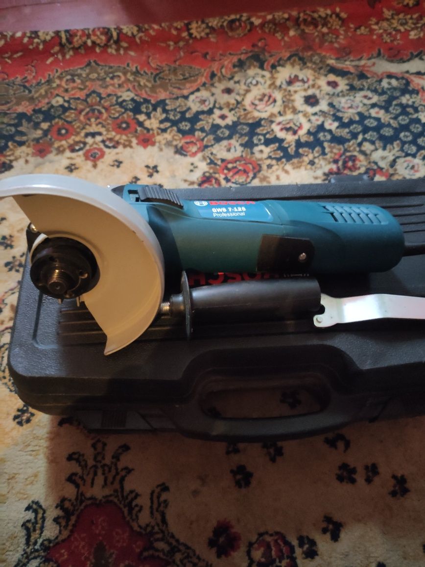 Кутова шліфувальна машина Bosch GWS 7-125 Professional
