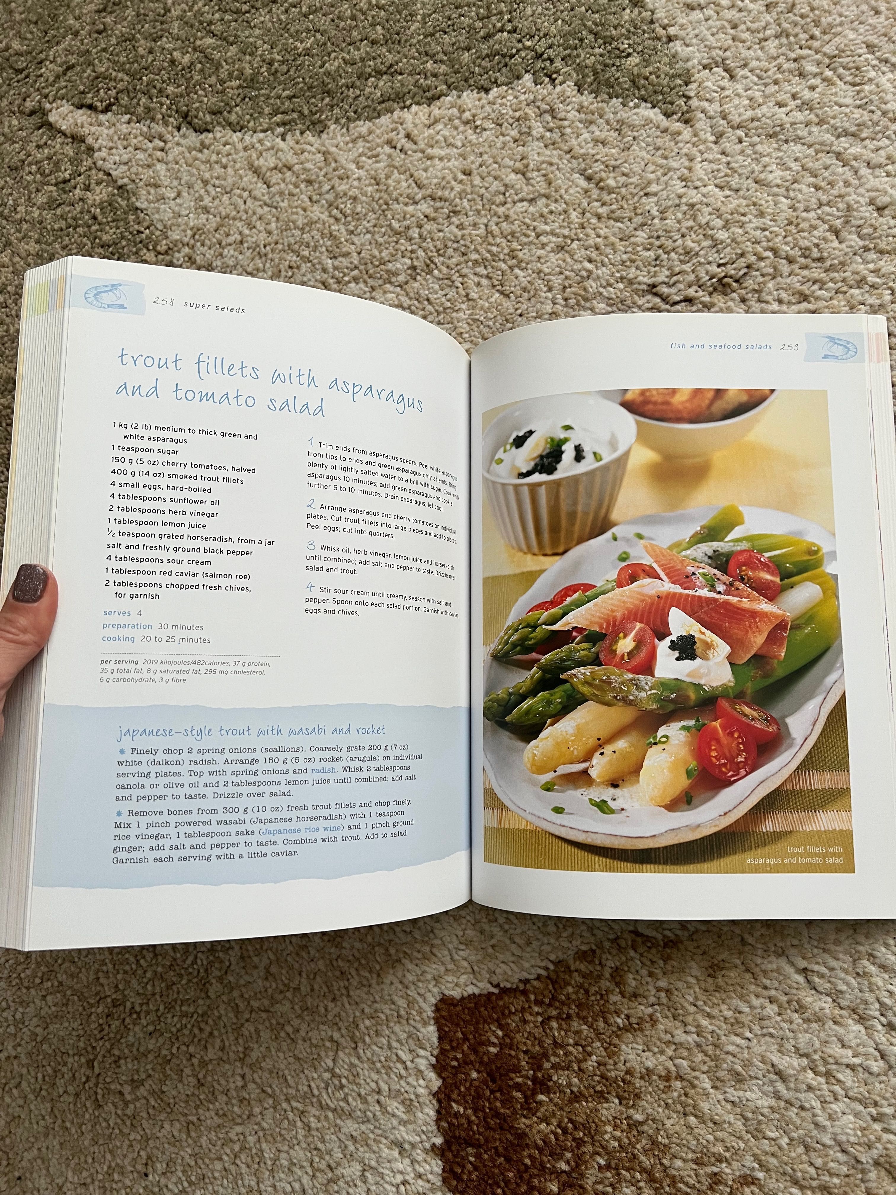 Книга рецептів - збірка салатів на англ мові - нова - Super Salads