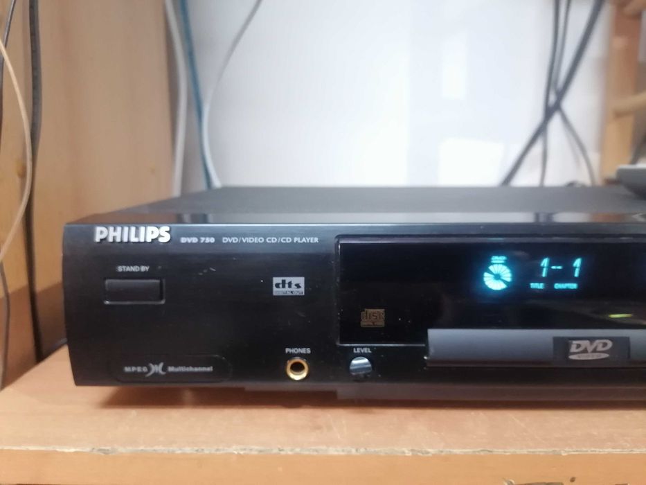 Odtwarzacz CD/DVD Philips DVD750 pilot