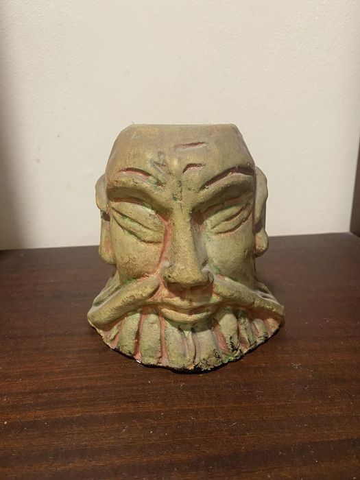 Castiçal em forma de rosto antigo / escultura artesanal
