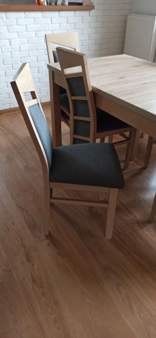 Komplet 6 krzeseł drewnianych tapicerowanych