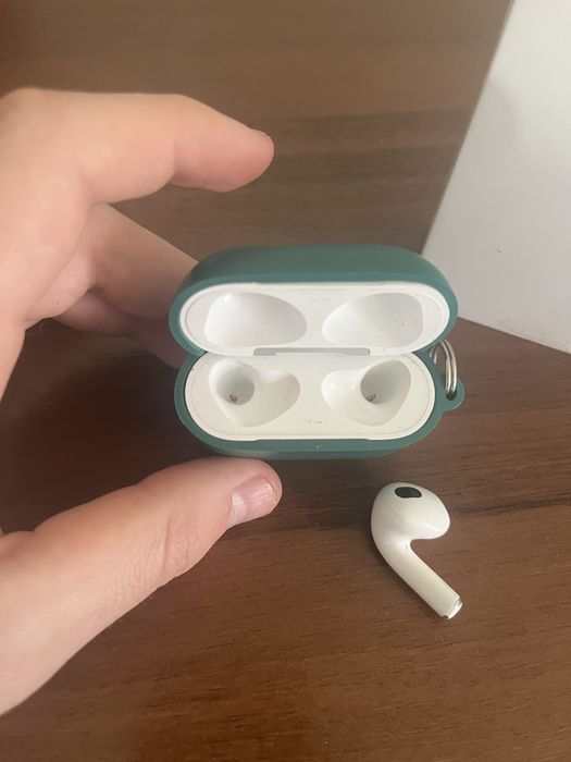 Airpods 3 лівий навушниу та кейс