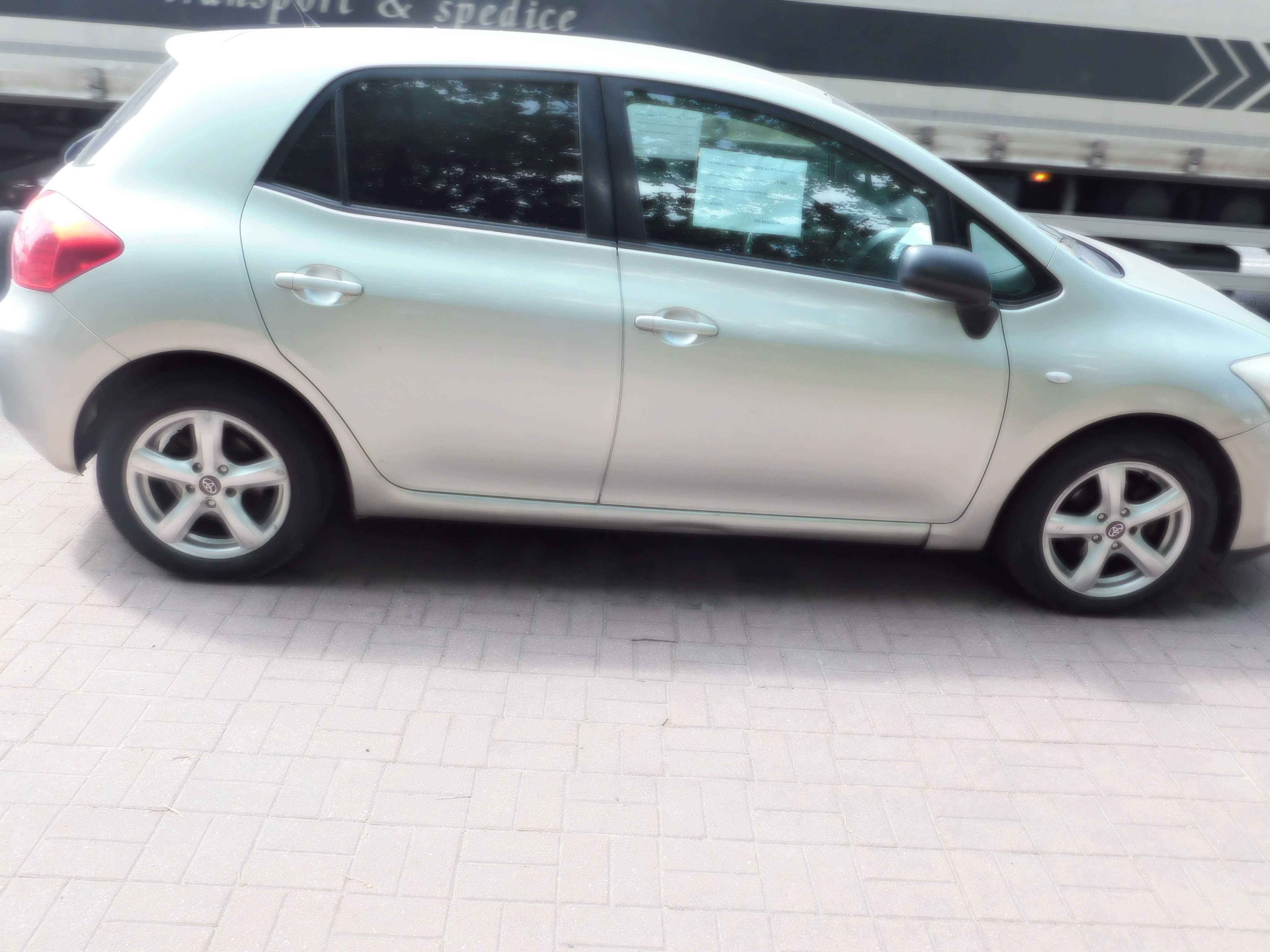 Sprzedam toyotę auris