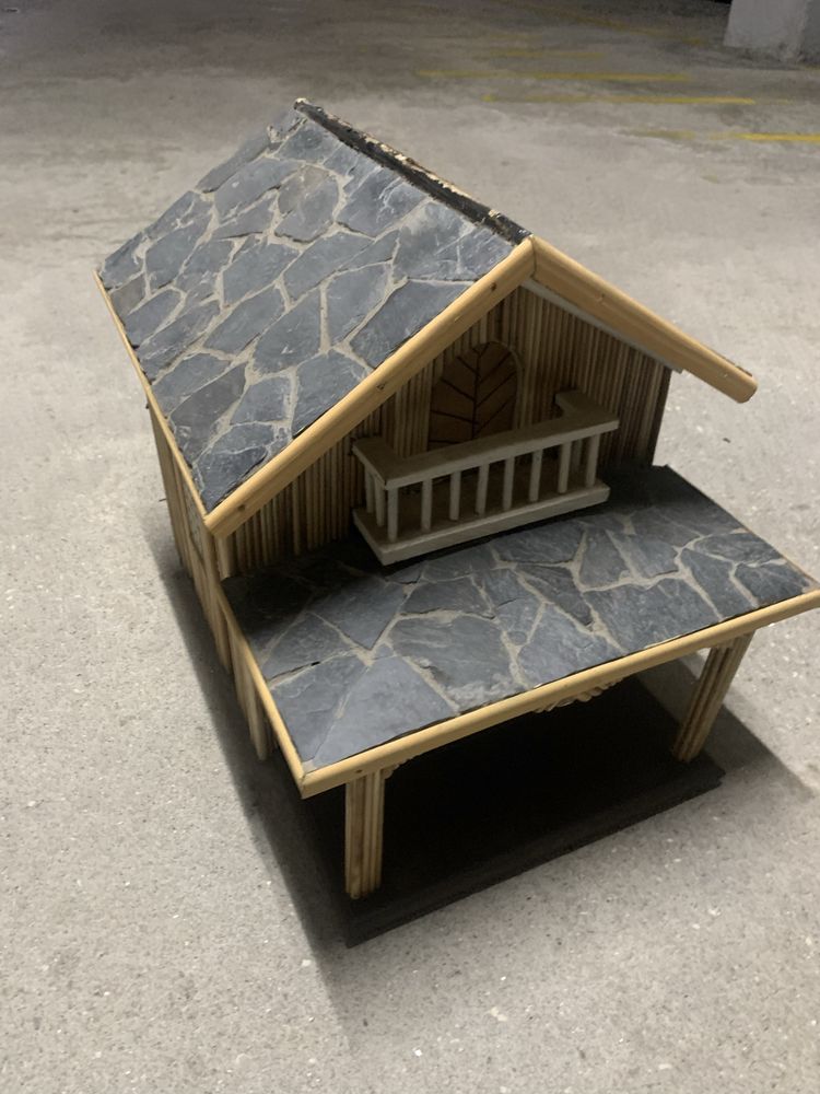 Casa artesanal grande com 2 pisos