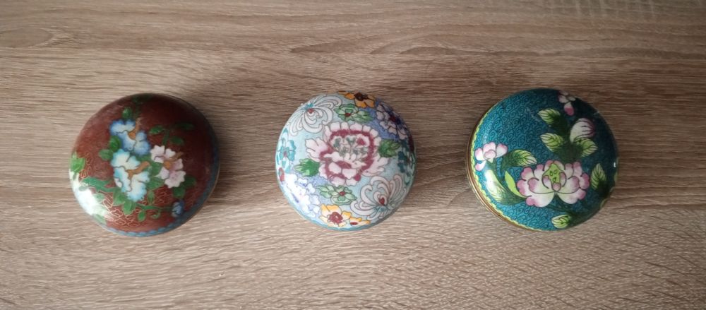 Pudełko ozdobne cloisonne.